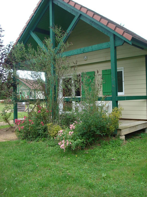 Village-Chalets Le Ru Du Pre Deux Rivieres Oda fotoğraf
